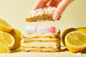 シンピュルテから初のオイルティント誕生！レモンケーキ香る「リップスタッチ」でツヤめく秋の唇へ