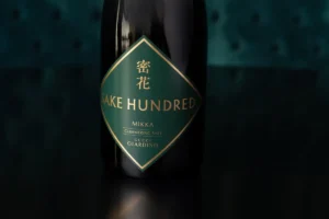 グッチとSAKE HUNDREDが贈る、100本限定のスパークリング日本酒『密花』誕生