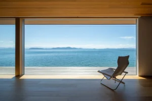琵琶湖のほとりに佇む1日2組限定のヴィラ「ENINARU」開業、最大20%OFFの記念企画も