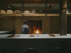 野沢温泉の築100年ホテルに「mont restaurant」誕生。名シェフが描く薪火フレンチの極致