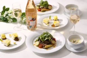 横浜の絶景をひとり占め！ホテルニューグランドの夏季限定プランで、ロゼワインと夏のご馳走に酔いしれる