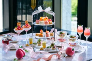 桃好き必見!ヒルトン横浜「桃のサマーアフタヌーンティー」開催。自家製スイーツと贅沢パフェに心ときめく
