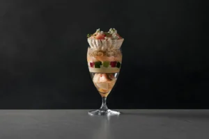 【TRUNK(HOTEL)】人気パティスリーとコラボ！宝石のような桃パフェや夏の美食が勢揃い