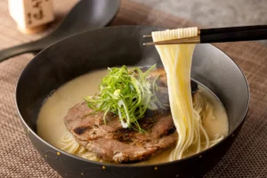 横浜ベイシェラトンで究極のホテルラーメン「花鶏」誕生！贅沢鶏白湯と有田焼の器を愉しむ