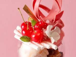 デリーモ大丸東京店に初夏の輝き!国産さくらんぼ×ルビーチョコの贅沢パフェが期間限定で登場