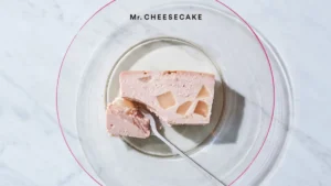 夏のご褒美はこれに決まり！Mr. CHEESECAKEから桃×ラズベリーの「ピーチ・メルバ」な新作が登場