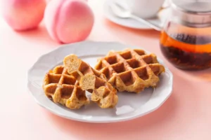桃の香りとレアチーズの爽やかさに夢中!WAFFLE HOLICの夏季限定ワッフルが全国の催事に登場