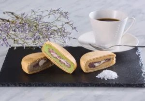 明治記念館「しおもなかアイス」に新作！抹茶・ほうじ茶・黒蜜きな粉に結晶塩を添える贅沢な和スイーツ