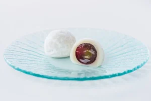 如水庵から夏のご褒美！大粒ピオーネが弾ける「ぶどう大福」が7月15日より期間限定で登場