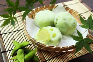 枝豆が主役！お亀堂から夏限定「ずんだ大福」が登場。総重量の3割以上が枝豆の贅沢仕立て！