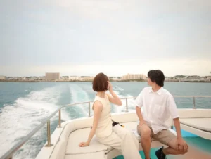 宜野湾の海上で過ごす贅沢な1時間！沖縄プリンスホテルのサンセットクルーズで感動の夕陽と夜景を