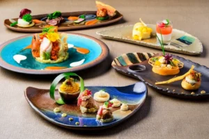 沖縄の夏を味わい尽くす!ホテル日航アリビラ、伝統陶器「やちむん」で彩る極上フレンチディナー