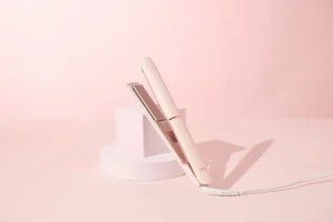 渋谷駅で理想の艶髪へ！サロン品質「Lena」のヘアアイロンがReCuteで無料体験スタート